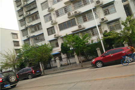 出售泰安三联小区2室2厅1卫72平精装修